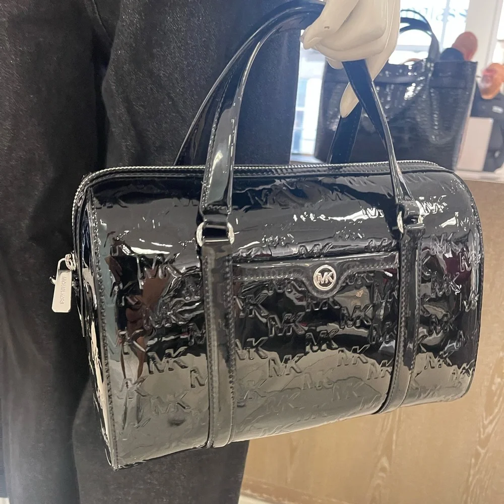 MICHAEL KORS Jet Set Medium Patent Logo Debossed Duffel Crossbody Bag
Black
NWT - Picture 4 of 16